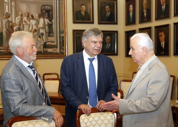 Кремень В. Г. у діалозі з Кравчуком Л. М. та Князевичем В. М.