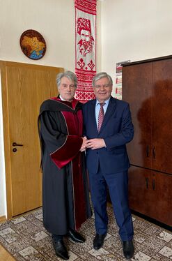 Після присвоєння звання «Почесний доктор Національної академії педагогічних наук України» Віктору Ющенку (21.02.2025)