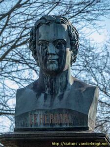 Бронзовий бюст Гербарта в Ольденбурзі.