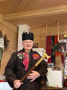 Під час відвідування музею в м. Верховина Івано-Франківської області у гуцульському вбранні