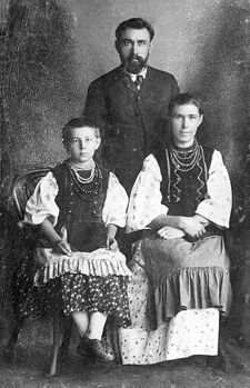 Грінченко Б. з дружиною та донькою