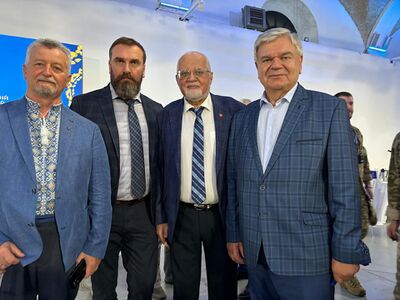 На фото: В. І. Цимбалюк – президент НАМН України (2016-2025), О. В. Лісовий – міністр освіти і науки України, П. М. Куліков – ректор КНУБА (2012-2024), голова Спілки ректорів закладів вищої освіти України, В. Г. Кремень – президент НАПН України